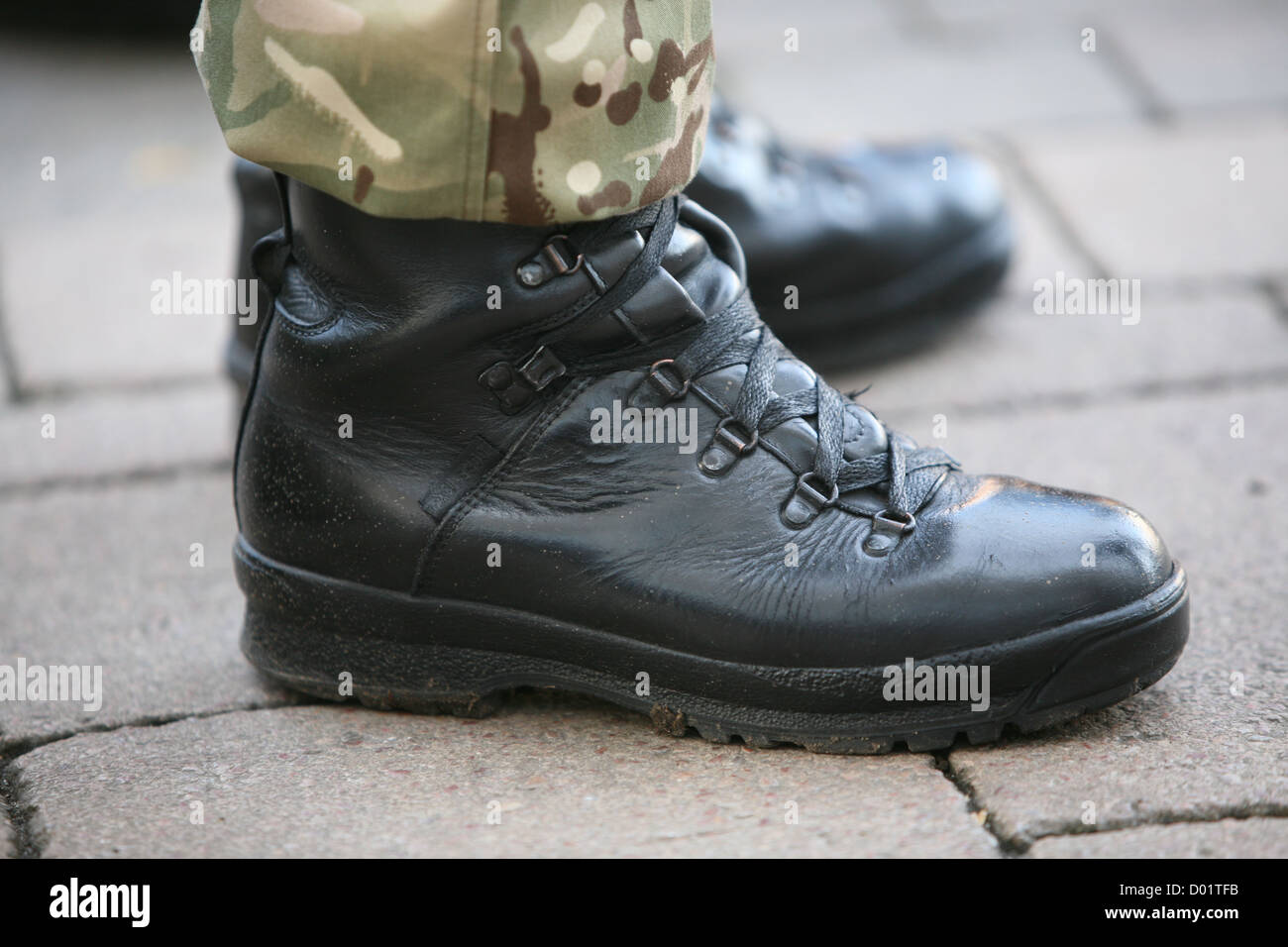 Les bottes des soldats lors d'un défilé Banque D'Images