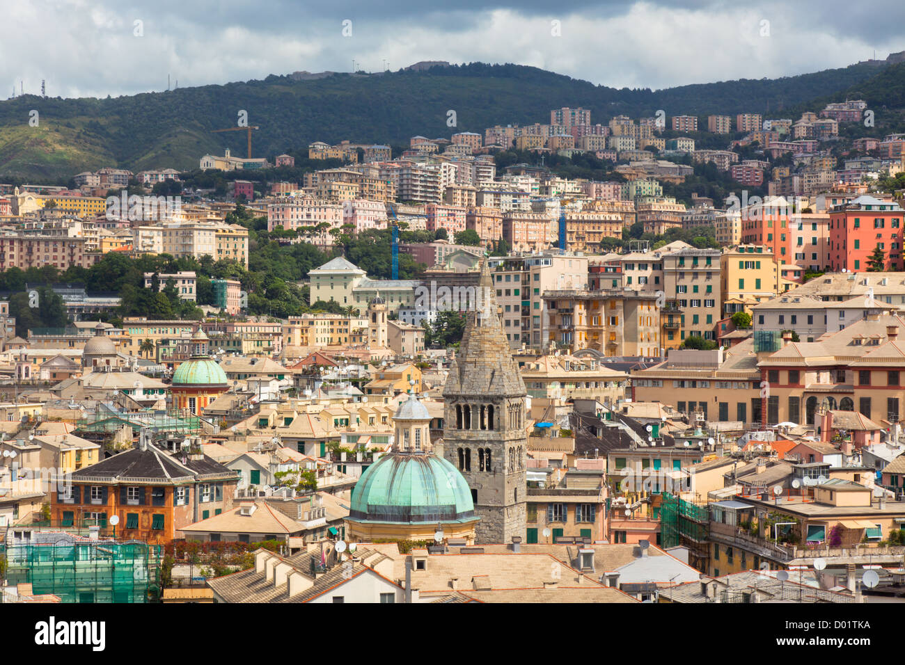 Toits des bâtiments dans le centre-ville de Gênes, Italie Banque D'Images