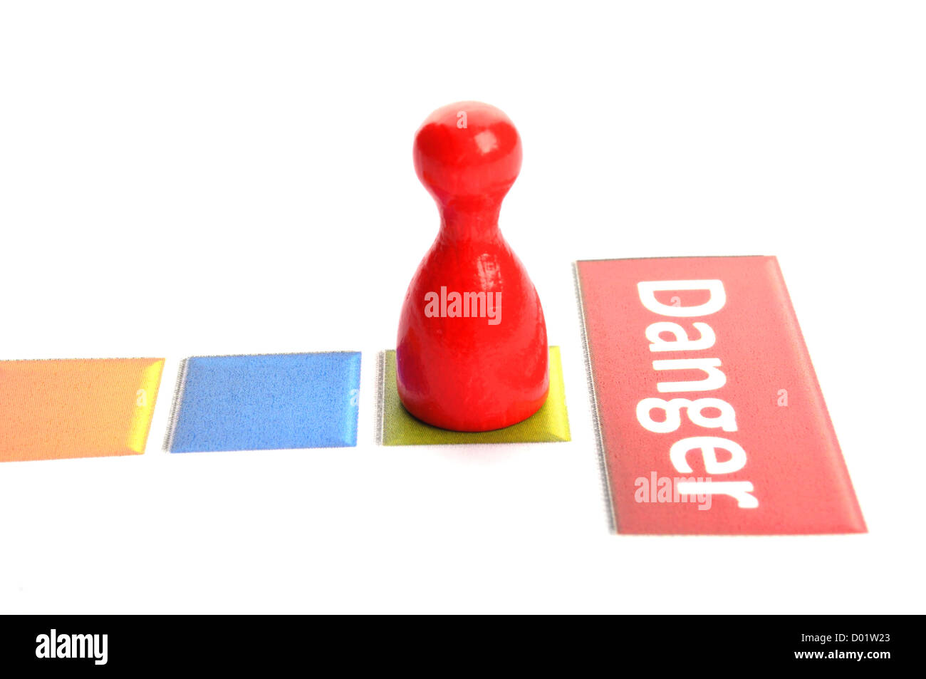 Danger ou à venir concept avec pion dans White Banque D'Images