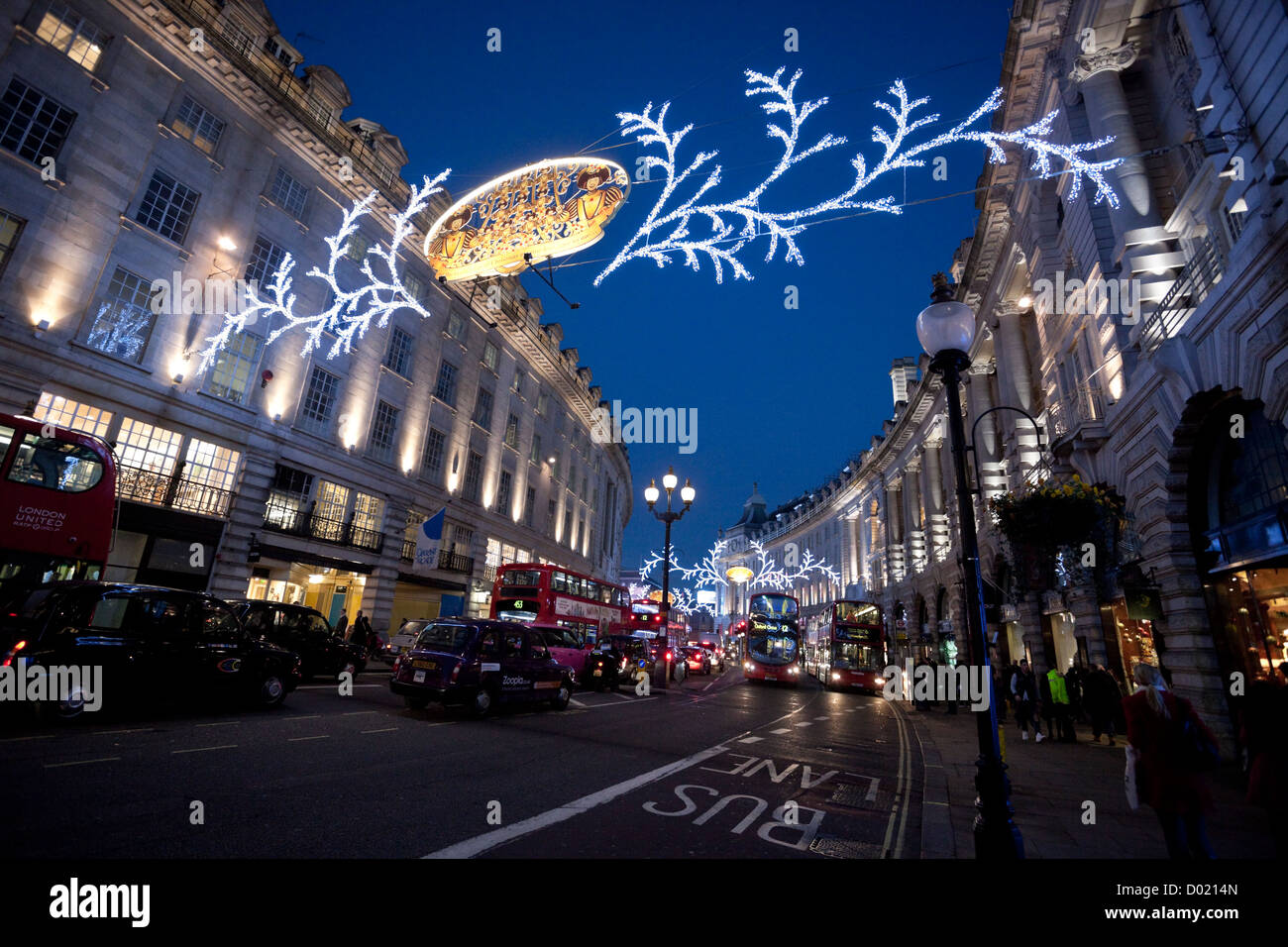 Regent Street lumières de Noël et décoration, Londres, Angleterre, RU, 2012 Banque D'Images