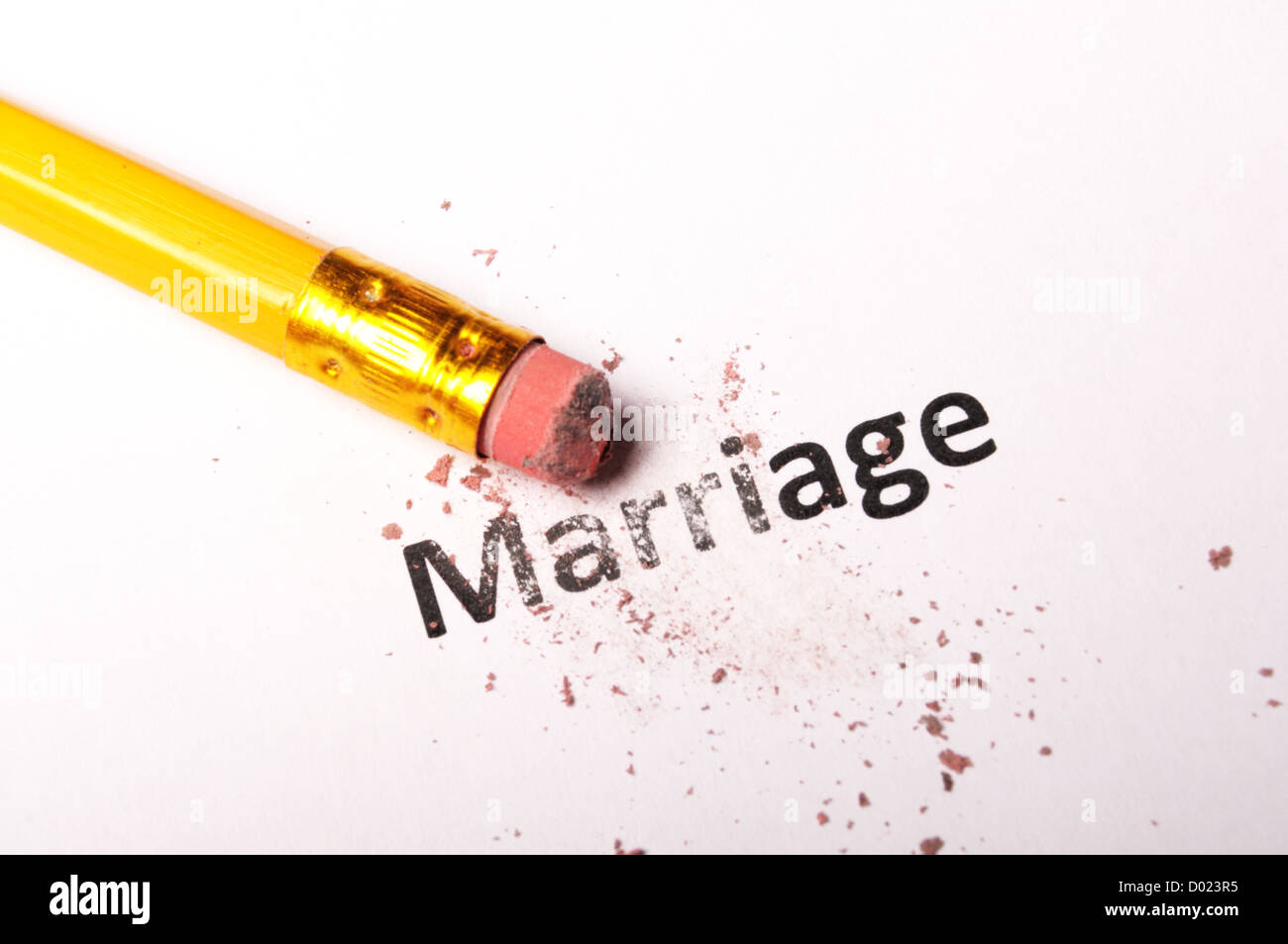 Concept de divorce avec crayon et gomme mot mariage Banque D'Images