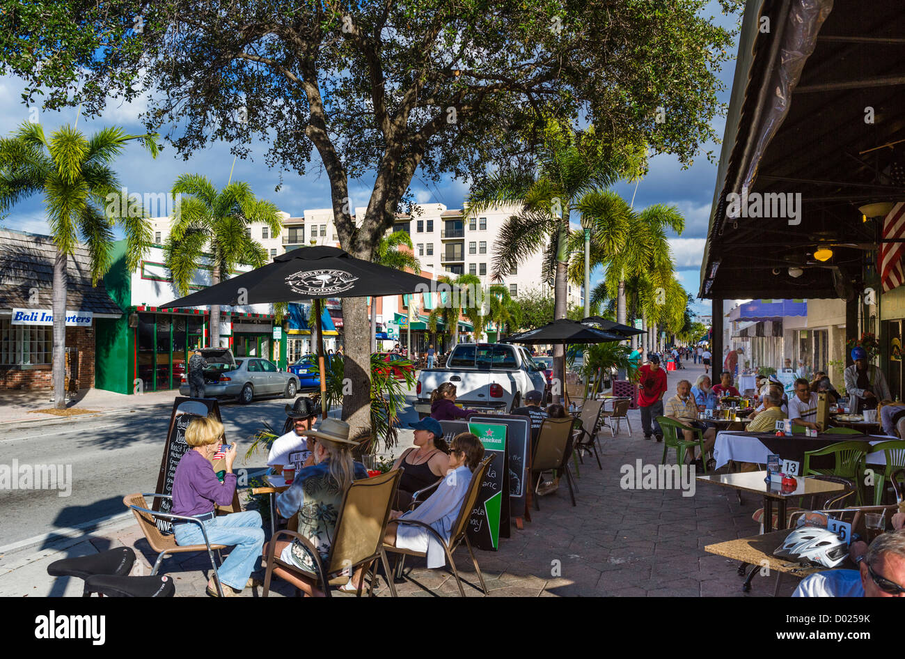 Restaurant trottoir sur l'Avenue du Lac au centre-ville historique de Lake Worth, comté de Palm Beach, Treasure Coast, Florida, USA Banque D'Images