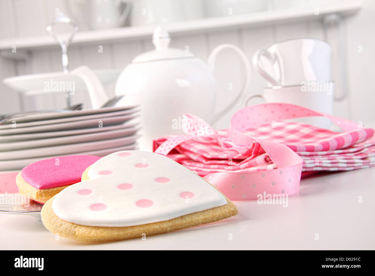 Les cookies en forme de coeur rose pour la Saint-Valentin Banque D'Images