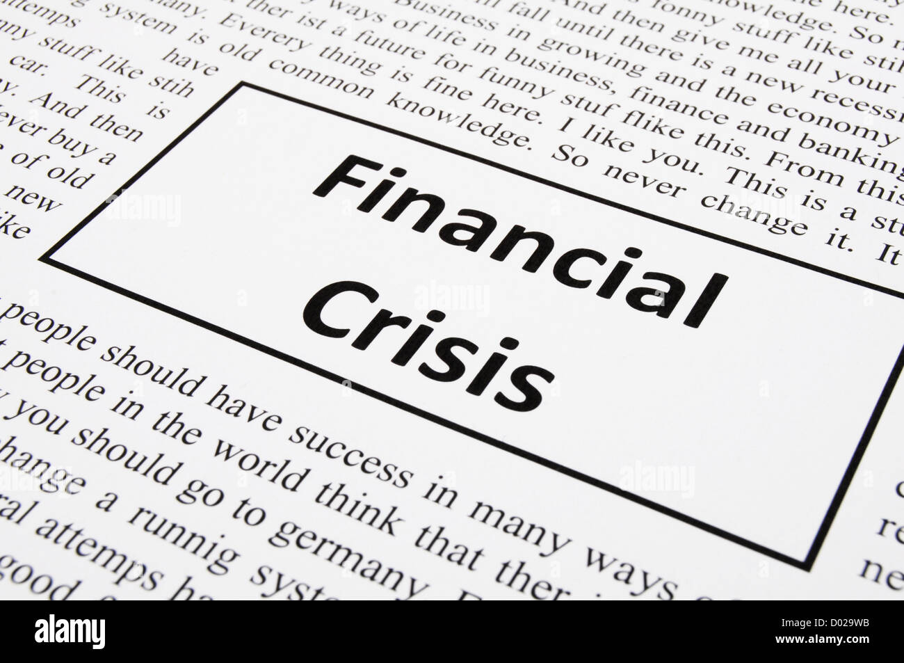 Concept de crise financière avec de faux journal montrant ralentissement économique Banque D'Images