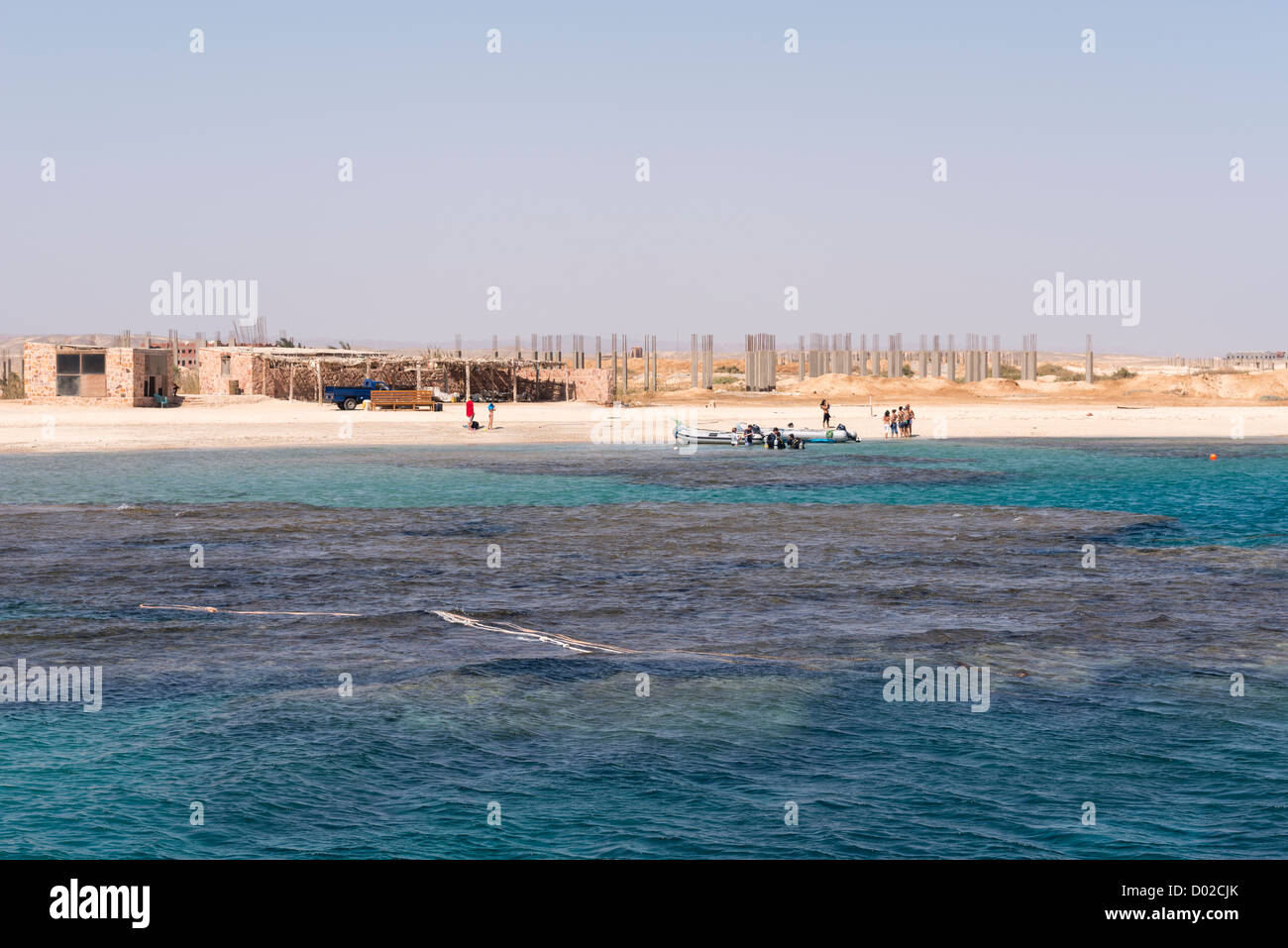 [Rouge] L'Égypte mer bateau plongeur mer plage Sud Banque D'Images