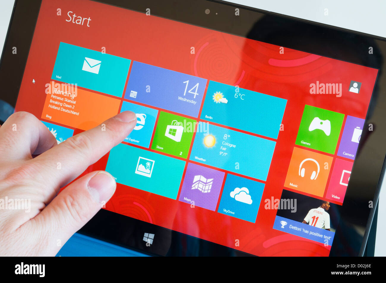 De Windows 8 régulièrement l'écran d'accueil de l'ordinateur tablette Microsoft  Surface rt Photo Stock - Alamy