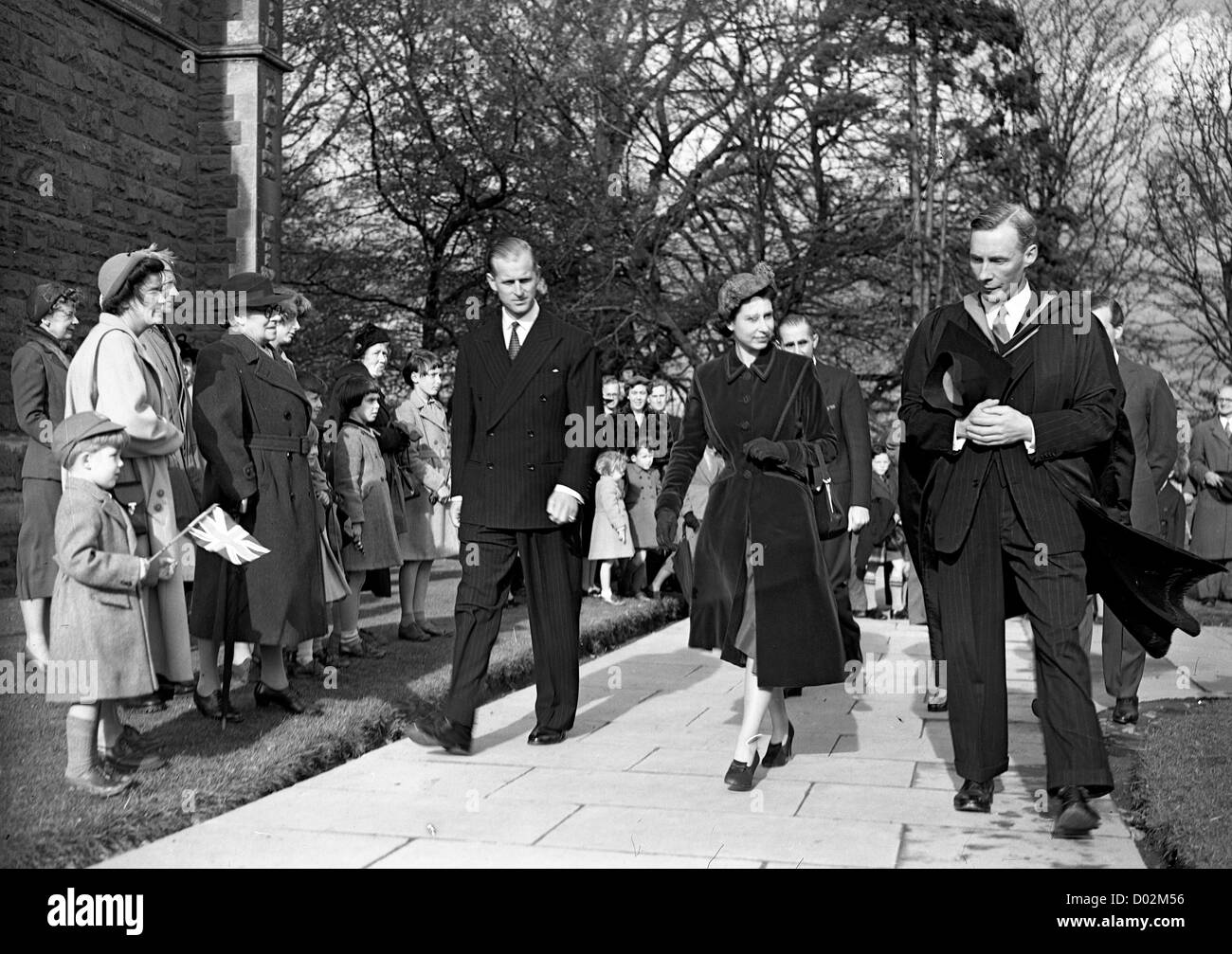 La reine Elizabeth et le prince Philip à Shrewsbury School 1952 Banque D'Images