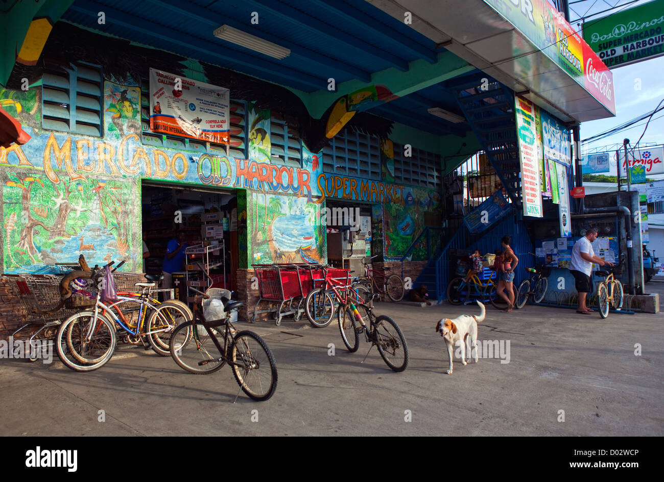 Scène de rue à Puerto Viejo, Costa Rica Photo Stock - Alamy