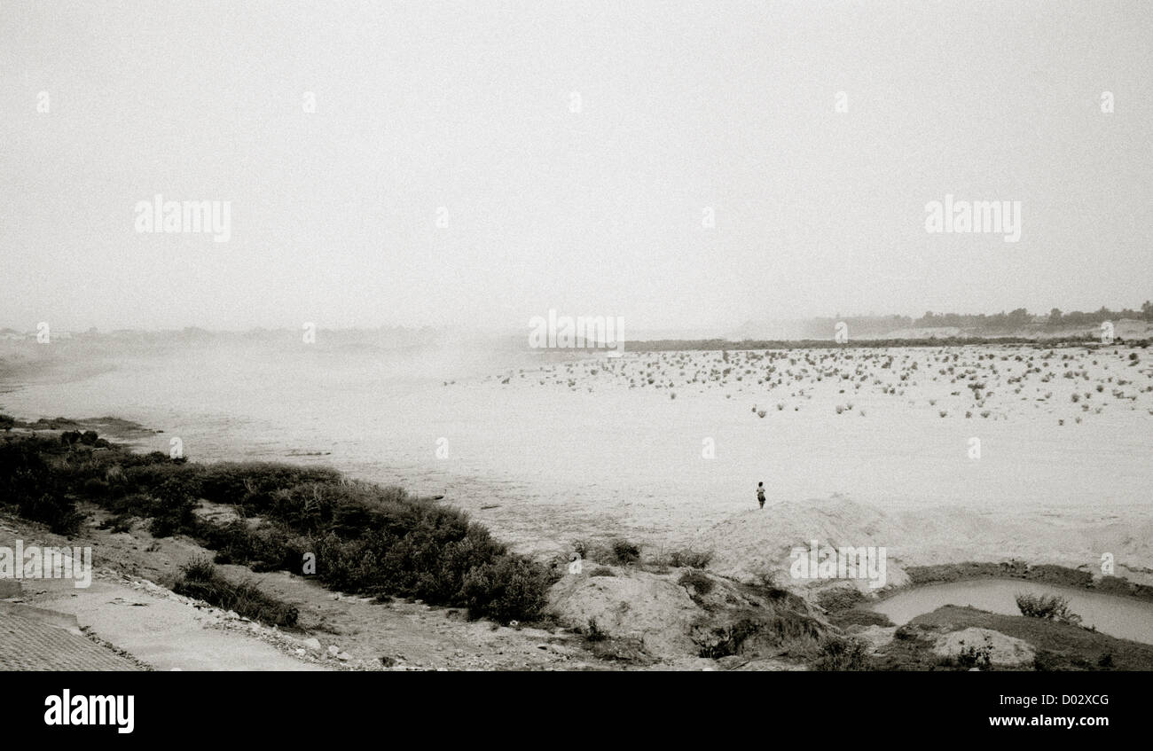 Paysage urbain montrant les banques à sec de la rivière du Mékong à Vientiane au Laos dans l'indochine Extrême-Orient Asie du sud-est. Les changements climatiques Banque D'Images