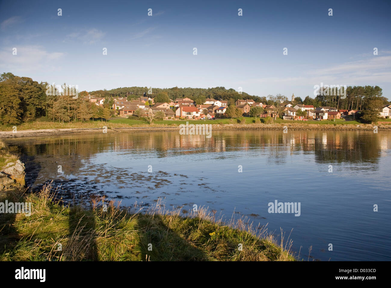 Maisons sur la côte Dalgety Bay, Fife. Banque D'Images