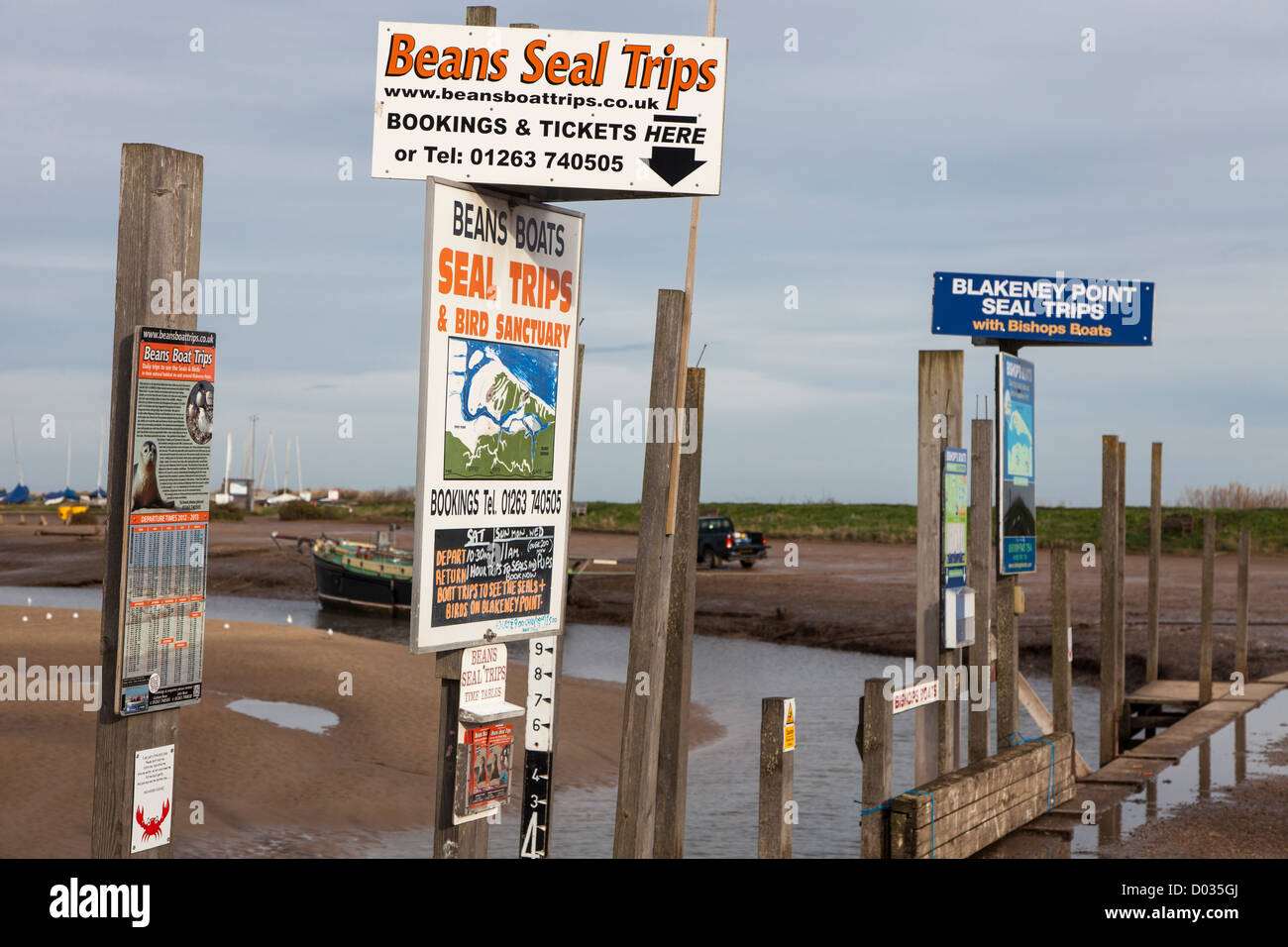 La publicité des panneaux joint Point Blakeney excursions, North Norfolk, UK Banque D'Images