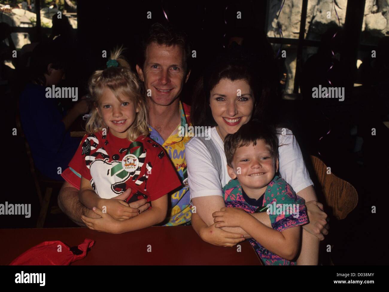 MORGAN BRETAGNE avec son mari Jack Gill , fille Cassidy Gill et son fils Cody Gill 1993.(Image Crédit : © Lisa Rose/Photos/ZUMAPRESS.com) Globe Banque D'Images