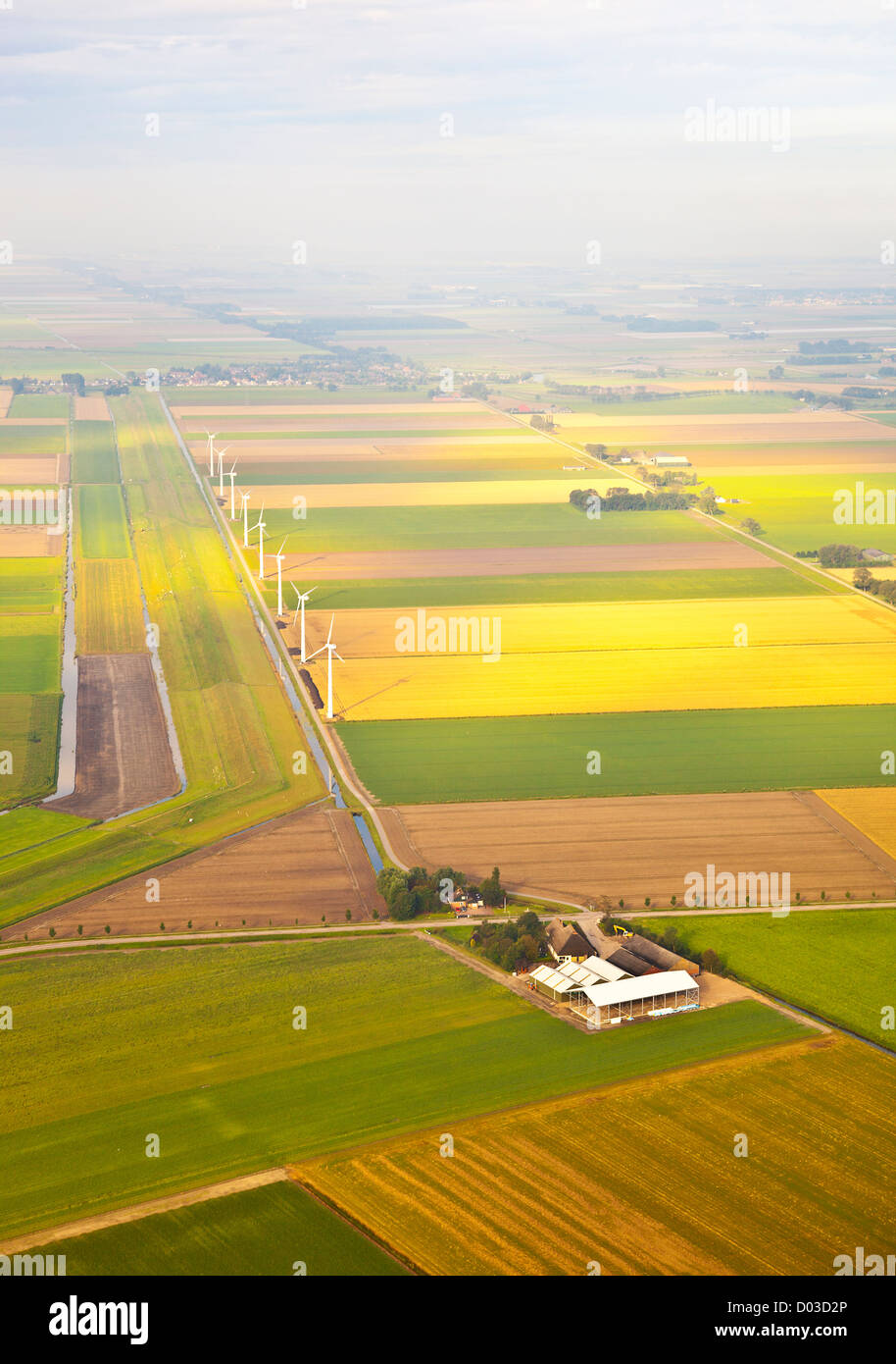 Plusieurs moulins à vent et à la ferme d'en haut le paysage hollandais Banque D'Images