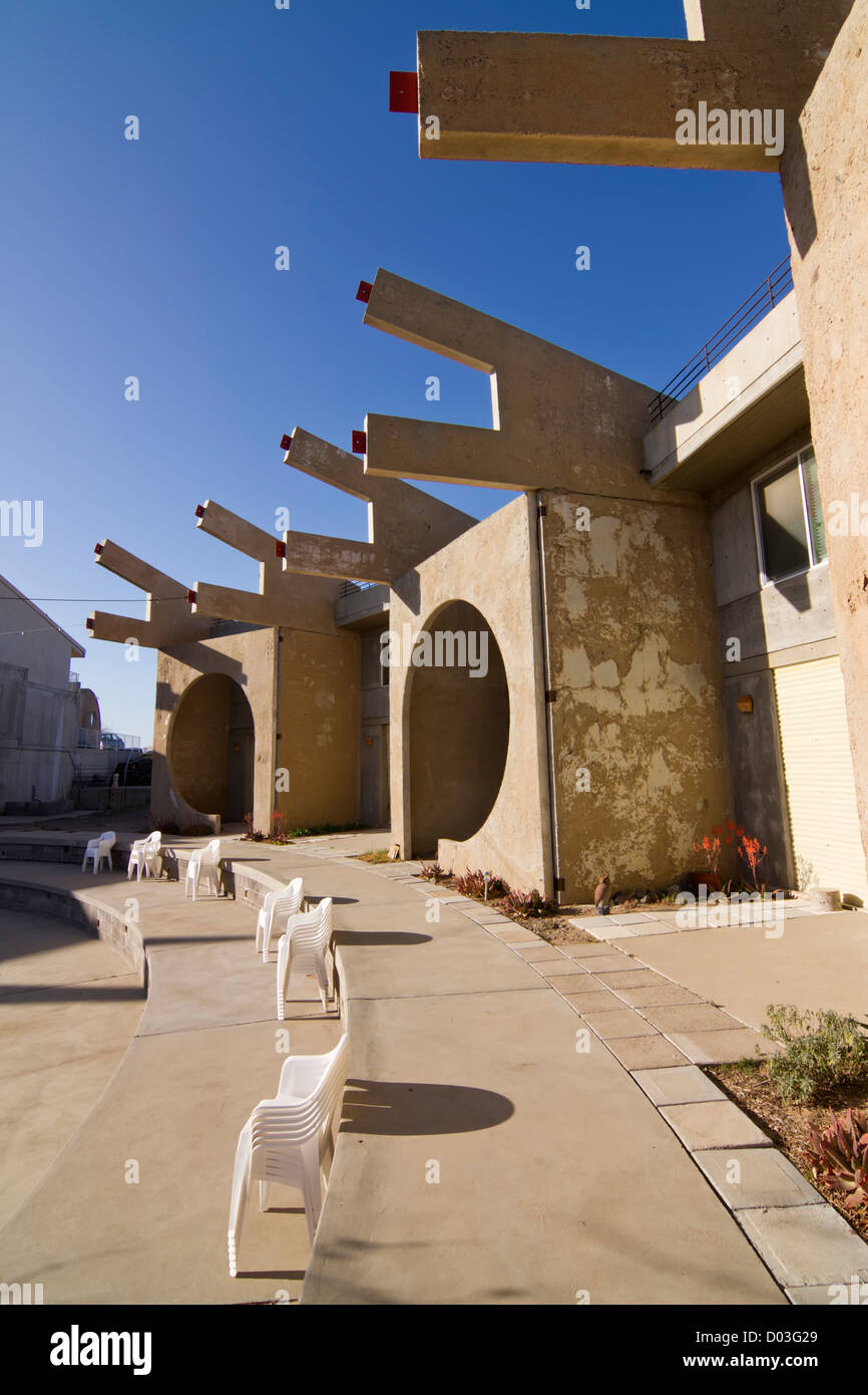 USA, Arizona. Construit pour incarner le concept de Paolo Soleri Arcosanti arcologie, est une ville dans le désert de l'Arizona. Banque D'Images