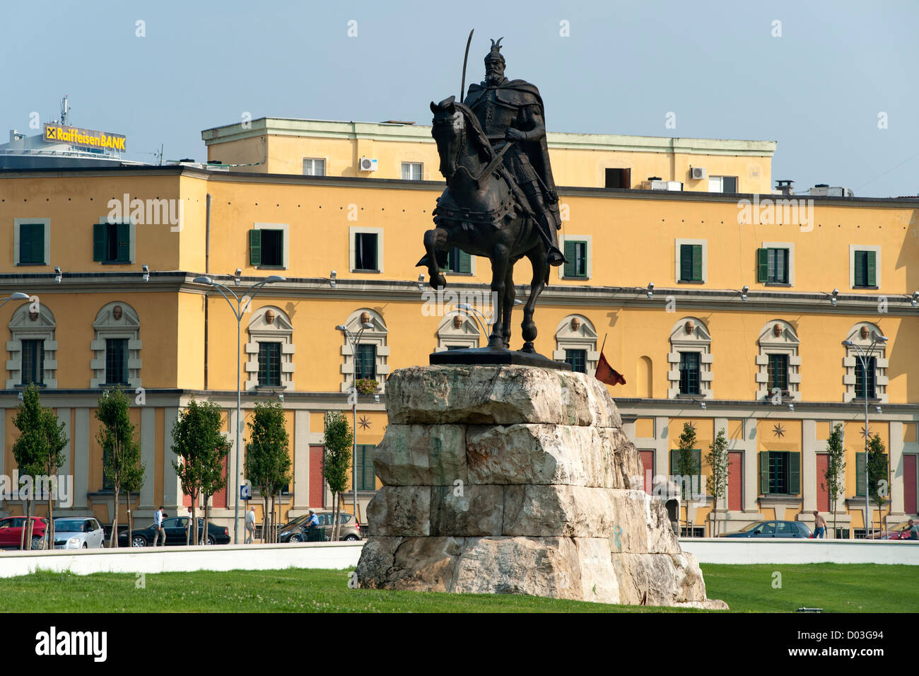 Le monument à la place Skanderbeg Skanderbeg à Tirana, la capitale de l'Albanie. Banque D'Images