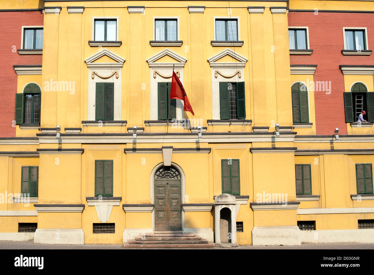 Bâtiment administratif à Tirana, la capitale de l'Albanie. Banque D'Images