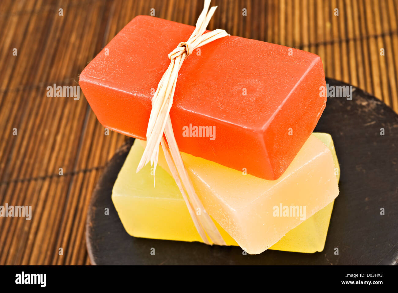 Trois barres de savon glycérine Bio dans un spa Photo Stock - Alamy