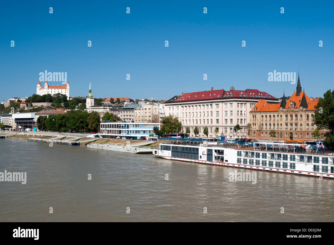 Vue de Bratislava, la capitale de la Slovaquie. Le château de Bratislava sont visibles, de la