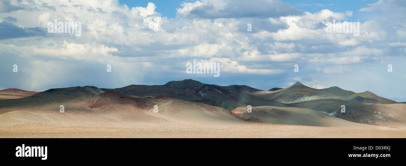 Bouton marron Hills dans désert du Nevada, aux Etats-Unis. Banque D'Images