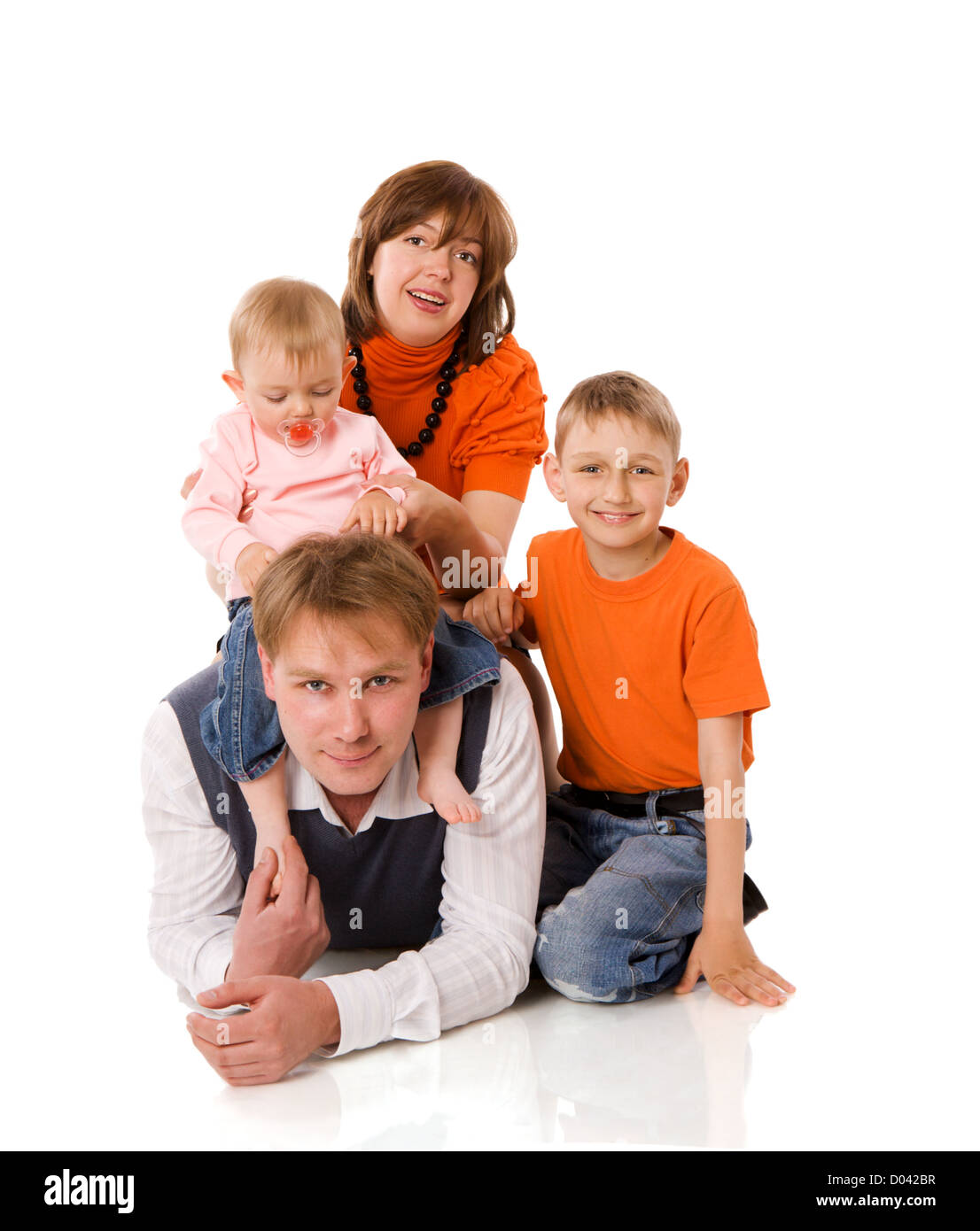 Famille heureuse avec deux enfants ensemble isolated on white Banque D'Images