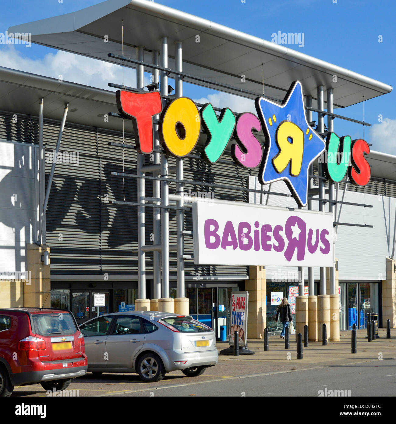 Retail Park Shopping Unites Pour Toys R Us Store Incorporant Les Bebes R Us Photo Stock Alamy