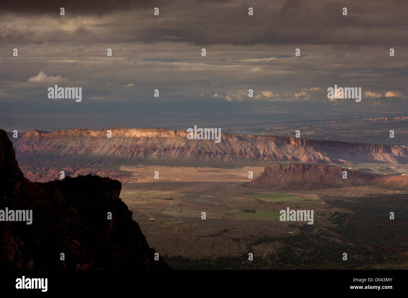Falaises de grès et de pinacles à Castle Valley, près de Moab, Utah, USA Banque D'Images