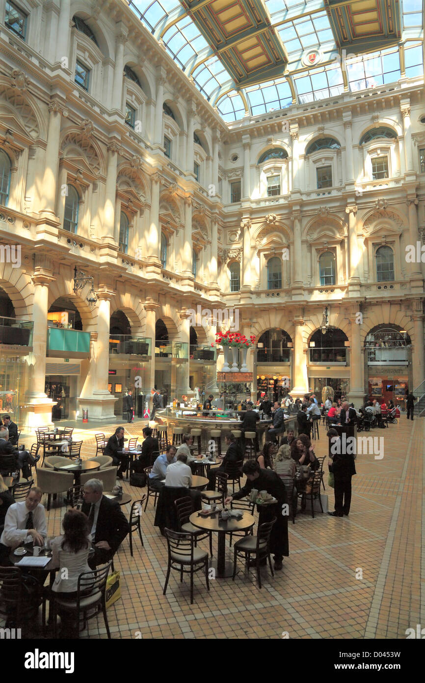 The Corn Exchange atrium intérieur dans la ville de Londres. Banque D'Images