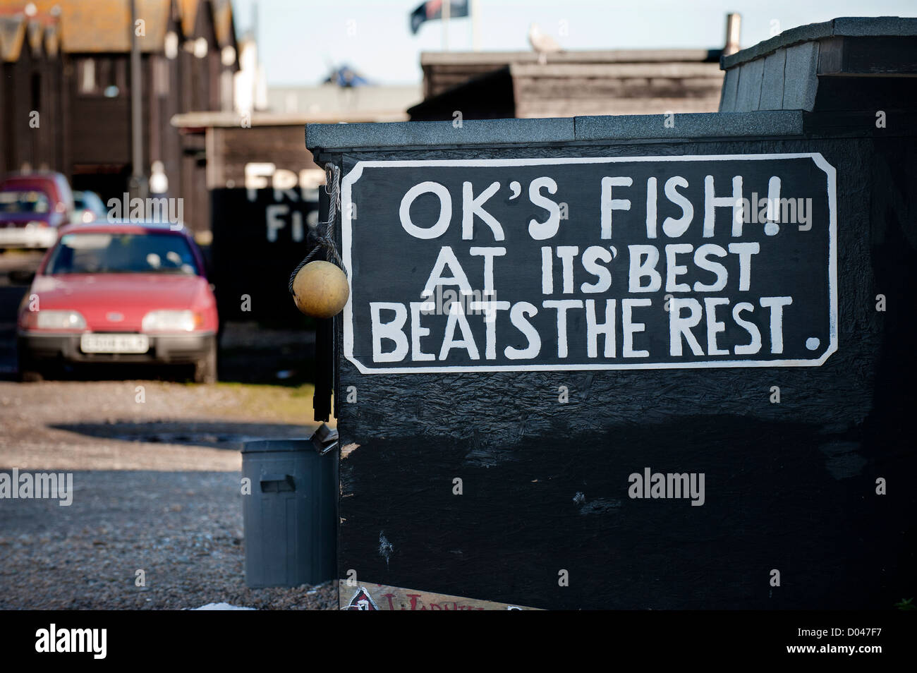 Une publicité peinte sur le mur d'une vieille poissonniers de Hastings. Banque D'Images