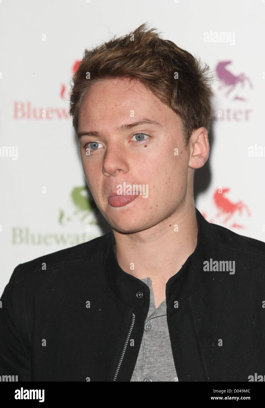 CONOR MAYNARD CONOR MAYNARD ALLUME LES LUMIÈRES DE NOËL ET PROCÈDE À GREENHITHE ENGLAND UK 16 Novembre 2012 Banque D'Images