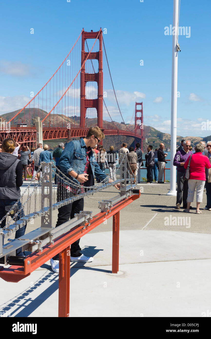 San Francisco - Golden Gate Bridge, la zone de visualisation du sud et centre d'accueil. Études sur les visiteurs modèle dynamique. Banque D'Images