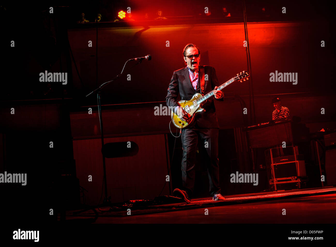 17 novembre 2012 - Toronto, Ontario, Canada - American blues rock guitariste et chanteur Joe Bonamassa effectuée sold out show au Roy Thompson Hall de Toronto. (Crédit Image : © Vidyashev ZUMAPRESS.com)/Igor Banque D'Images