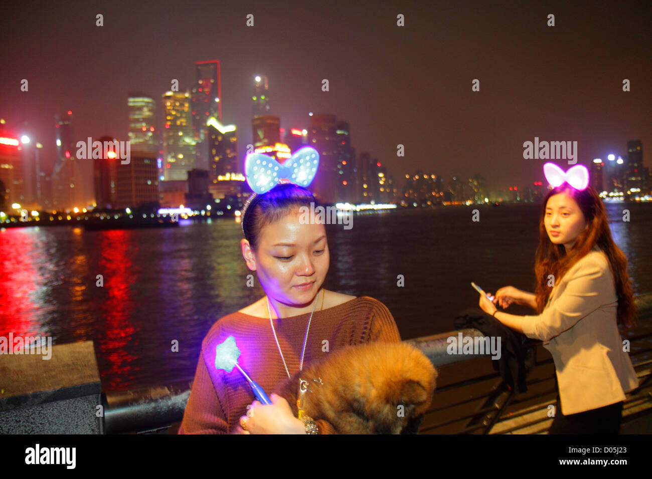 Shanghai Chine, Asie, Chinois, Oriental, Huangpu District, le Bund, Zhongshan Road, National Day Golden week, nuit nocturne après la tombée de la nuit, Pudong Lujia Banque D'Images