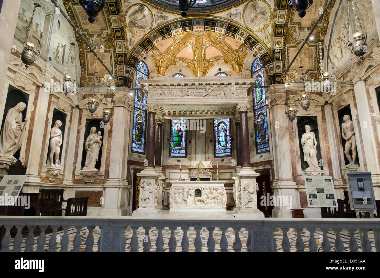 Chapelle de St Jean Baptiste dans la Cathédrale de Saint Laurent - Gênes, Italie Banque D'Images