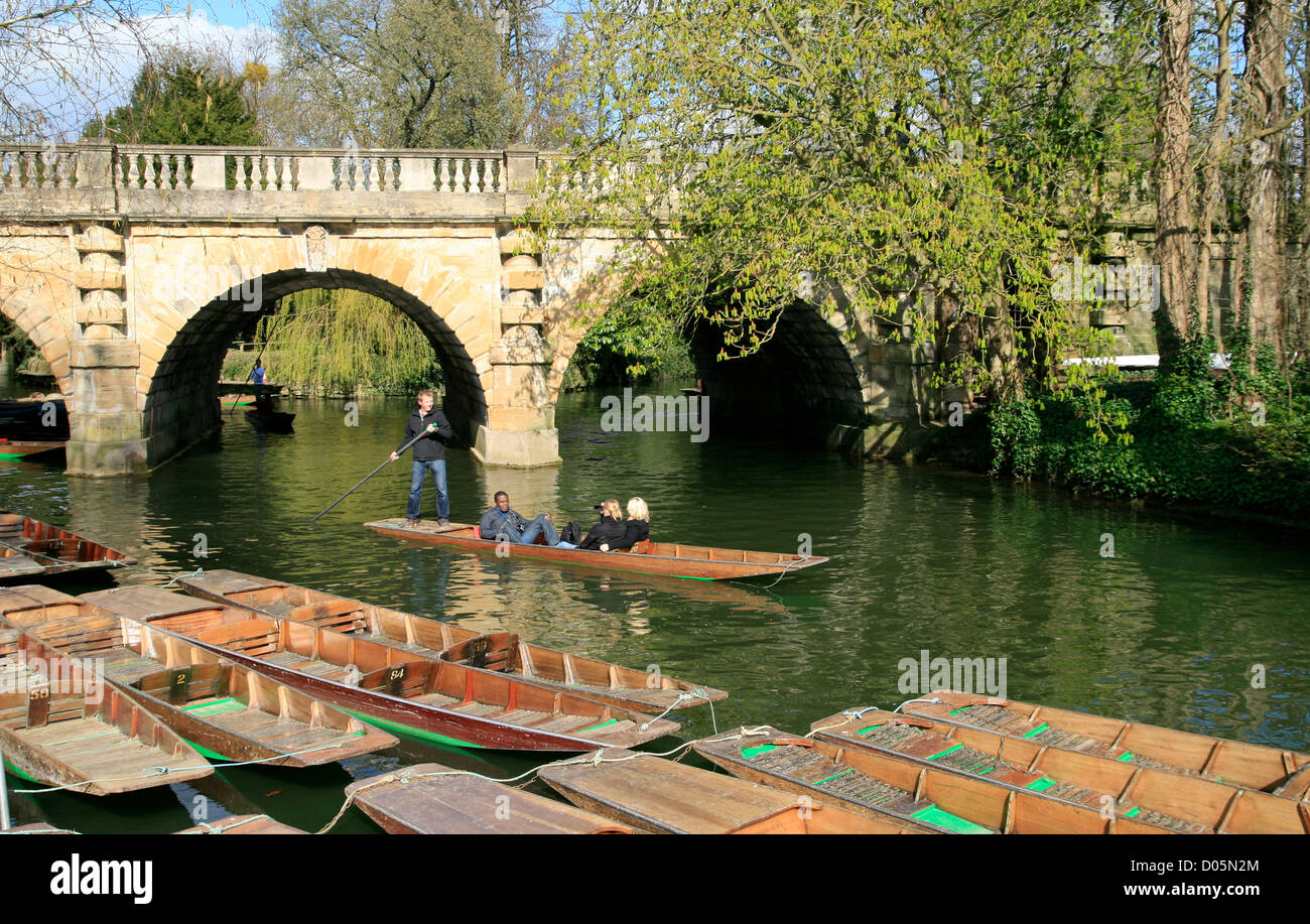 Barque sur la rivière Cherwell Oxford Oxfordshire England UK Banque D'Images