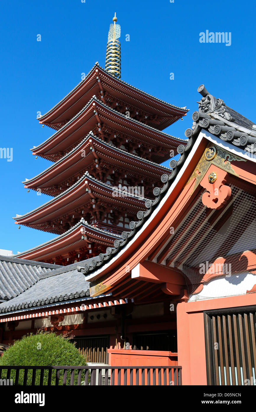 Temple Asakusa Sensoji pagode à à Tokyo, Japon Banque D'Images