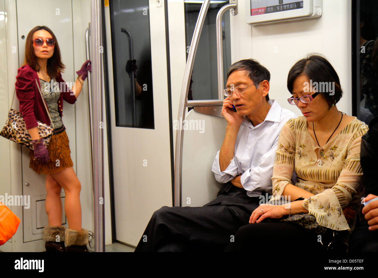 Asiatique mini jupe Banque de photographies et d'images à haute résolution  - Alamy