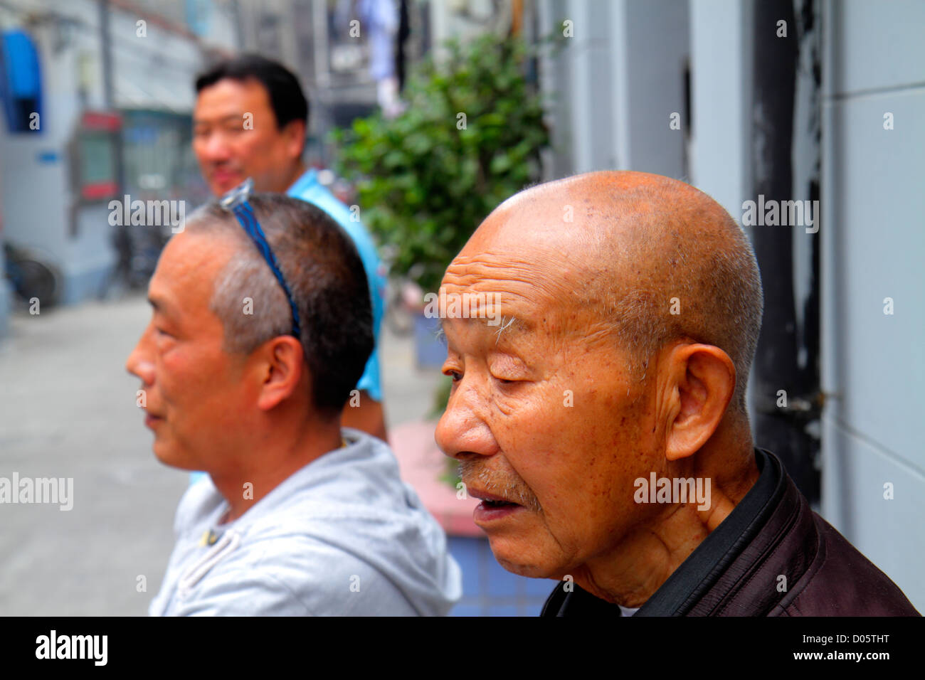 Shanghai Chine,Asie,Chinois,Oriental,Luwan District,Xintiandi,Fuxing Middle Road,Huai hai Communauté,Asiatiques asiatiques,seniors vieux citoyen citi Banque D'Images