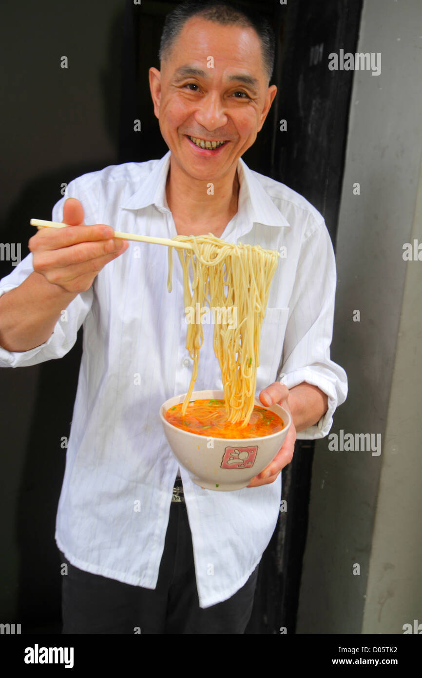 Shanghai Chine, quartier chinois Luwan, Xintiandi, Fuxing Middle Road, Huai hai Communauté, homme asiatique hommes hommes adultes, résidence, maison, maison maisons Banque D'Images