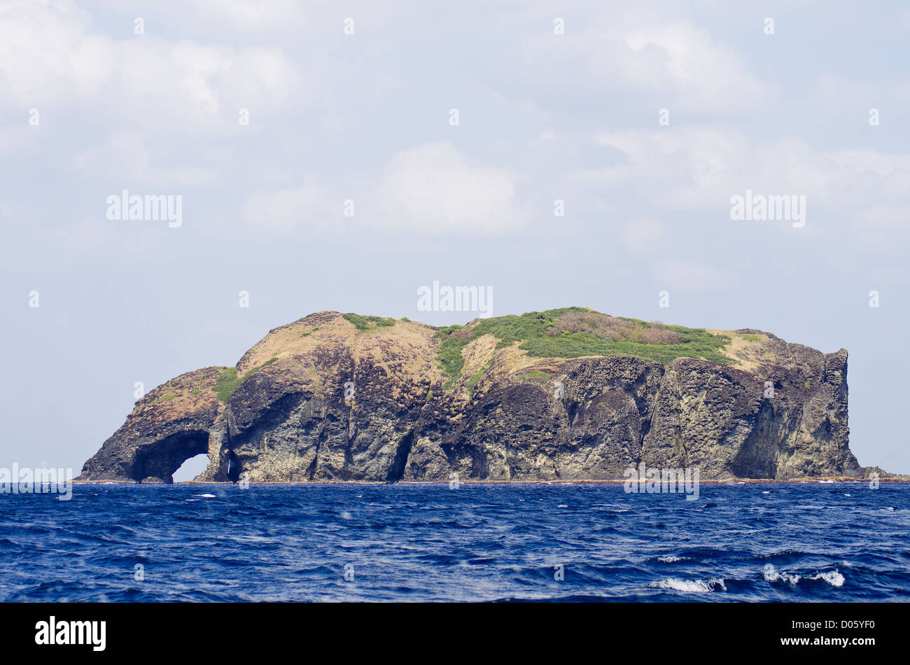 L'île de Tatsumi, une partie de l'île de Chichijima, groupe Ogasawara, Japon Banque D'Images