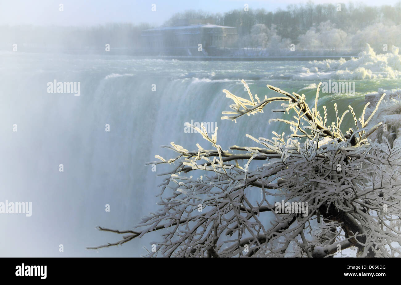 Spectaculaires Chutes du Niagara avec de la glace et de la neige en hiver Banque D'Images