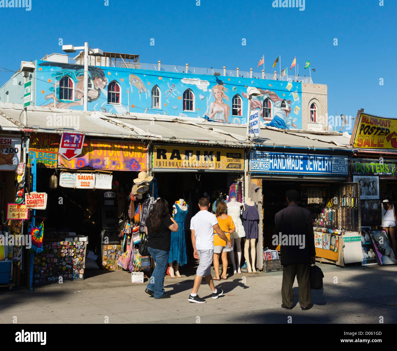 Venice Beach, Californie, la station balnéaire - magasins, y compris les hauts des pharmacies. Banque D'Images