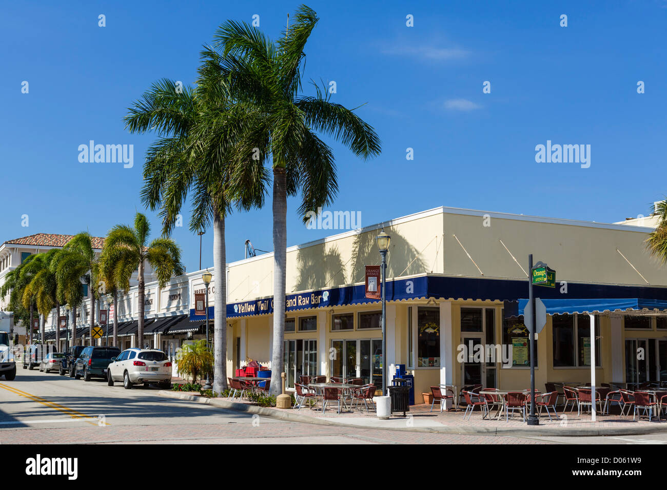 Restaurants et magasins sur Orange Avenue au centre-ville de Fort Pierce, St Lucie County, Treasure Coast, Florida, USA Banque D'Images