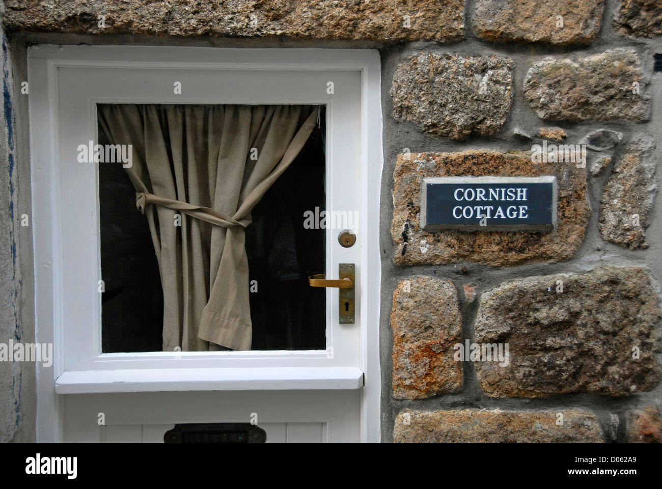Entrée privée, plaque de maison nom 'Cornish Cottage', St Ives, Cornwall, England, UK Banque D'Images