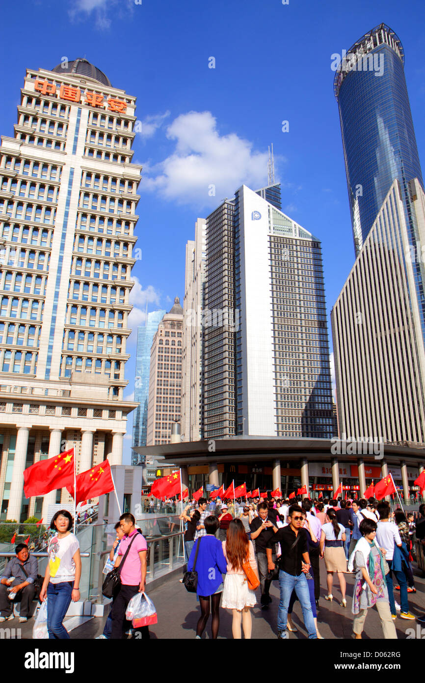Shanghai Chine, quartier financier chinois de Pudong Lujiazui, route de l'est de Lujiazui, pont piétonnier de Lujiazui, Chine Ping'an Safe Finance bâtiment, colonnes, Bo Banque D'Images