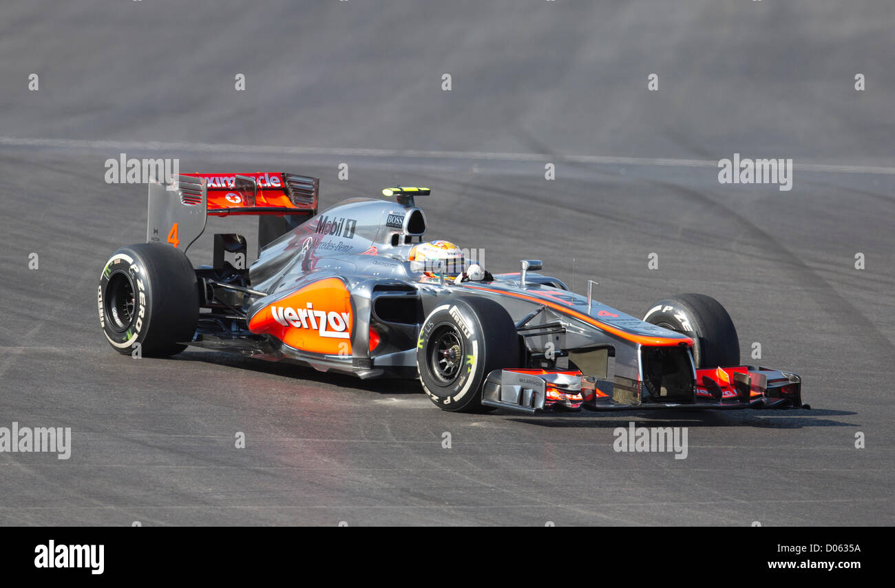 La pilote de F1 Lewis Hamilton têtes à travers le tour 1 à l'inaugural United States Grand Prix sur le circuit des Amériques Banque D'Images