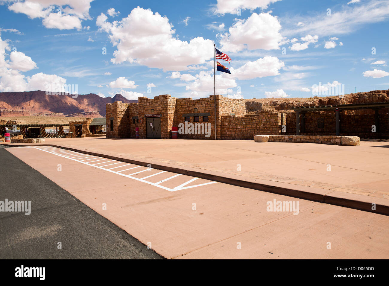 Le centre des visiteurs lors de l'historique pont navajo sur la rivière Colorado sur autoroute 89A dans l'Arizona. Banque D'Images Le centre des visiteurs lors de l'historique pont navajo sur la rivière Colorado sur autoroute 89A dans l'Arizona. Banque D'Images