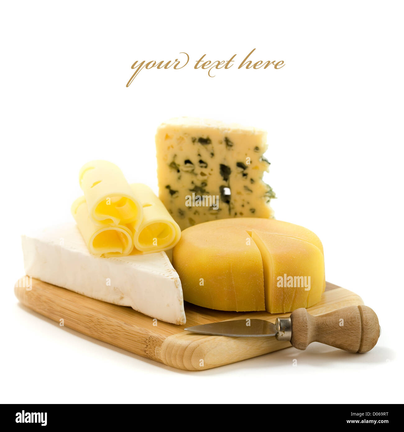 4 sortes de fromage avec un couteau à fromage. Avec l'exemple de texte Banque D'Images