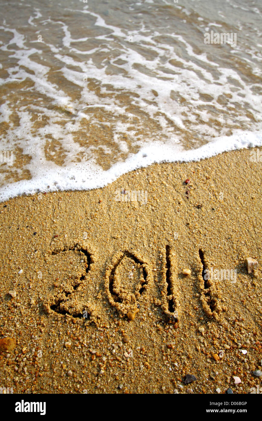 2011 écrit sur le sable Banque D'Images