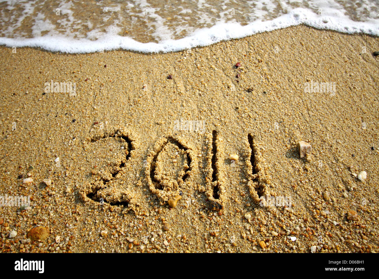 2011 écrit sur le sable Banque D'Images
