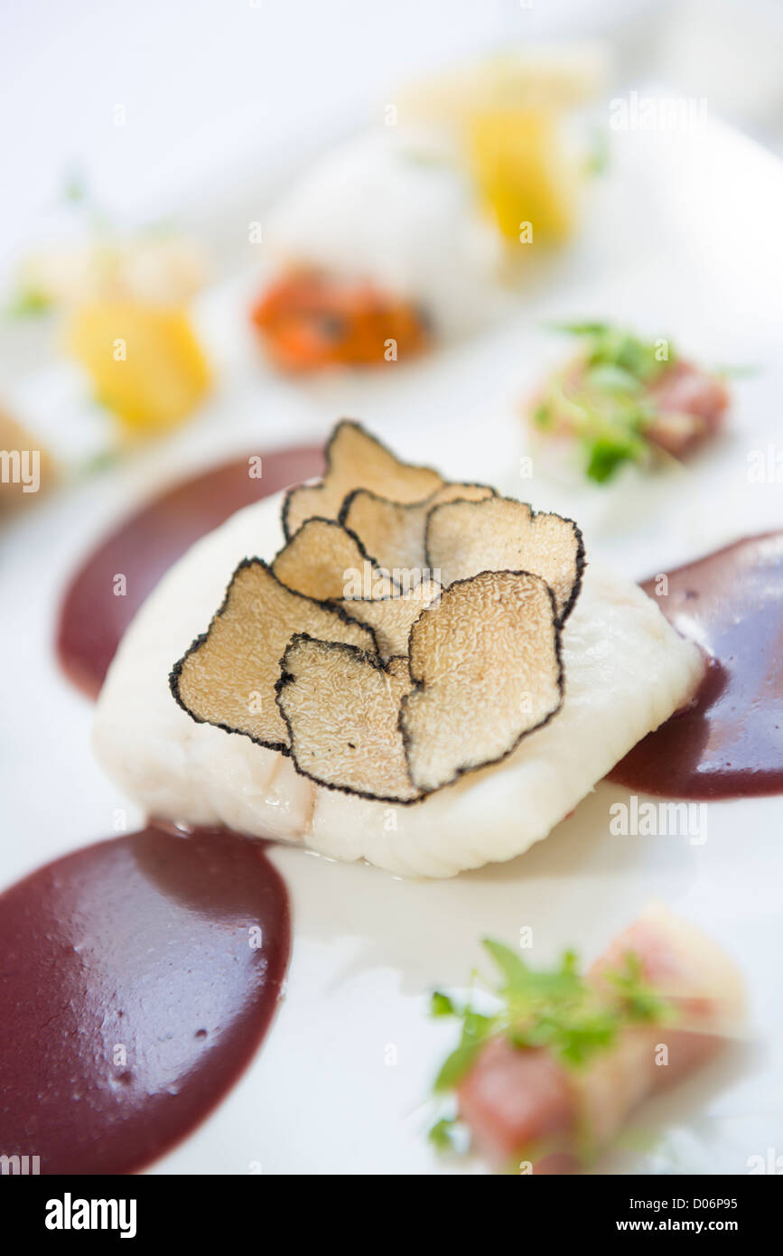 Plaqué plat de poisson dans un restaurant Banque D'Images